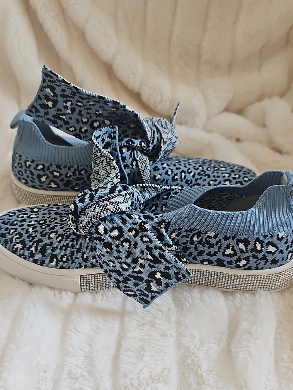 bernie mev. Blue Leopard Knit Slip-On Sneakers with Bow and Rhinestone Trim